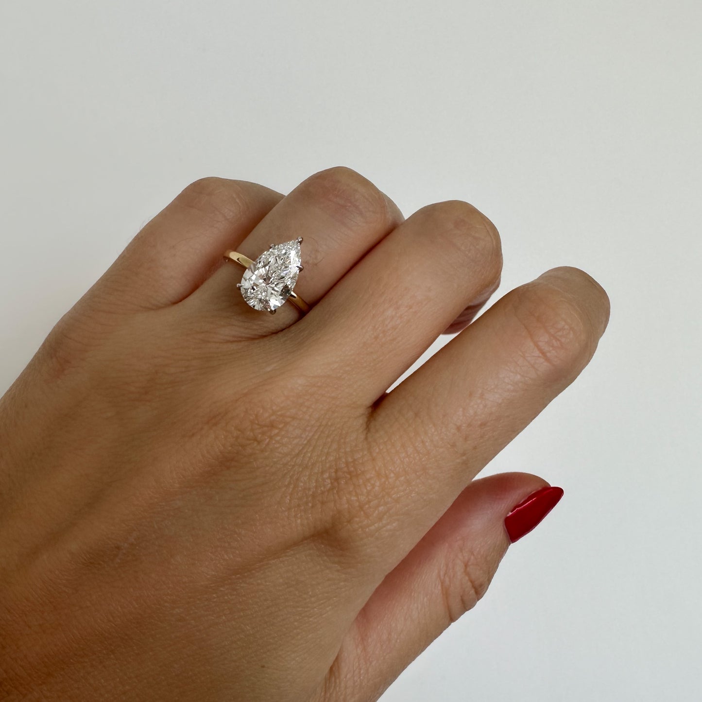 3 carat pear cut diamond engagement ring in 18k gold by Valentina Fine Jewellery Hong Kong. Global free delivery including USA, UK, Singapore and Australia. Lab grown diamond engagement rings