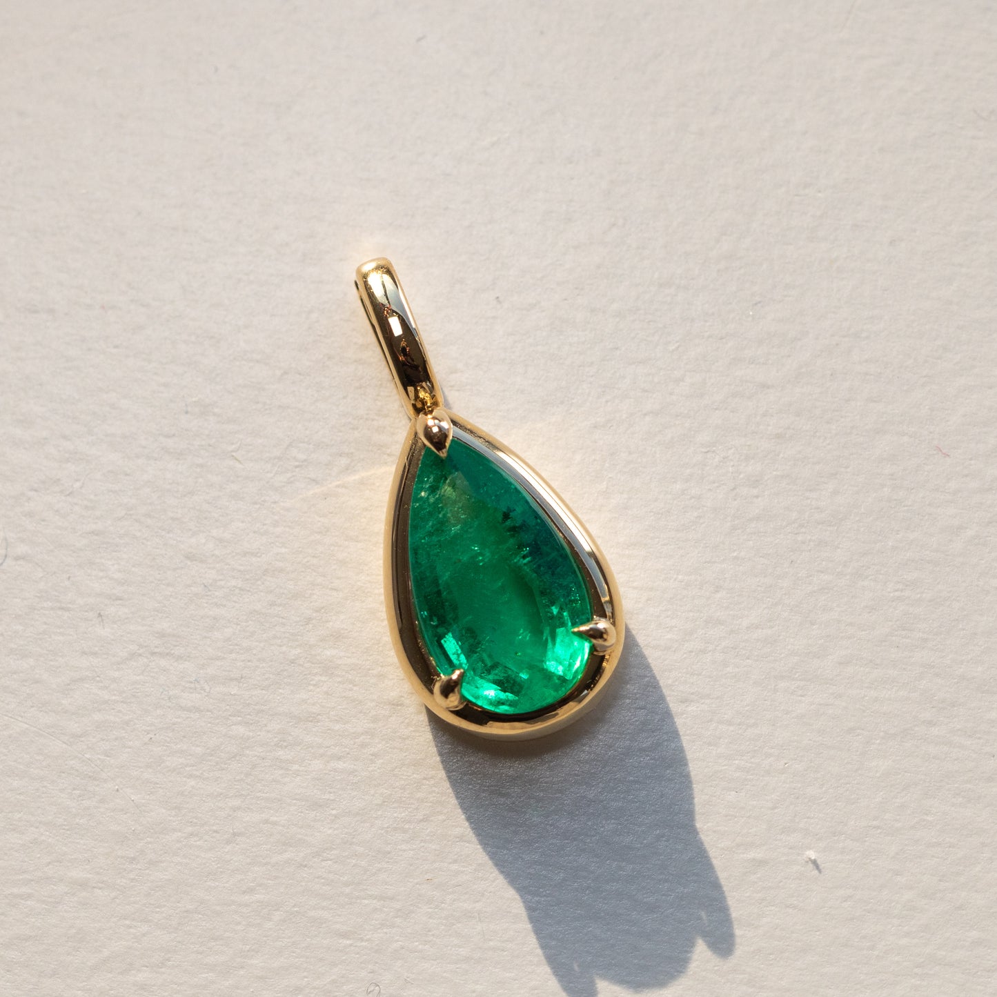 3.27ct Colombian green emerald pendant in 18k yellow gold by Valentina Fine Jewellery Hong Kong. Global free shipping including USA, UK, Australia, Singapore, Taiwan and New Zealand. Emerald jewellery makes the perfect birthday gift for her