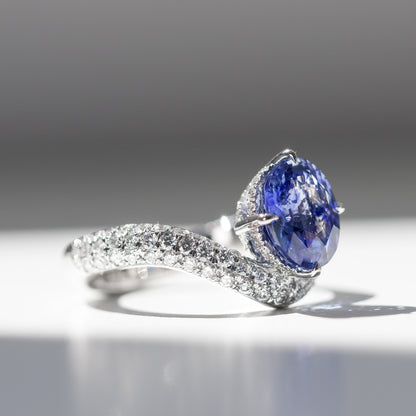 No Heat Blue Oval Sapphire and diamond curve ring in platinum by Valentina Fine Jewellery HK. Cornflower blue natural sapphire. Global free shipping including USA