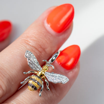 18k Yellow and White Gold and diamond bumble bee pendant charm by Valentina Fine Jewellery Hong Kong. Global free shipping including UK and USA. Featuring white yellow and black diamonds, this bee pendant is very sparkly