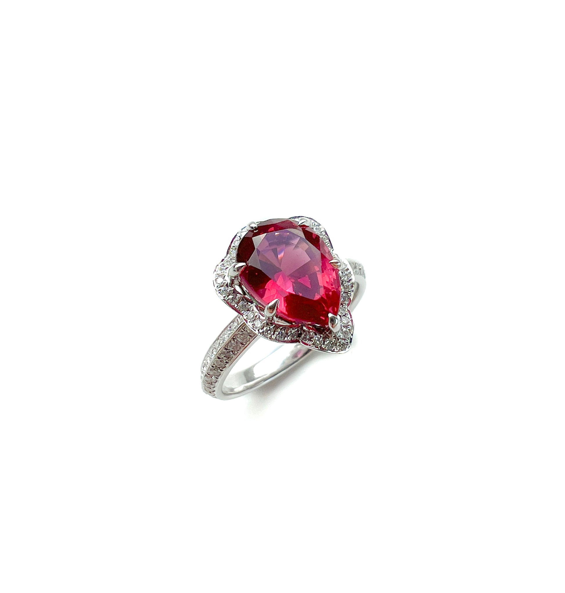 Red Spinel and diamond ring, GIA certified spinel and diamond ring in 18k gold by Valentina Fine Jewellery. 红色尖晶石和钻石戒指 香港